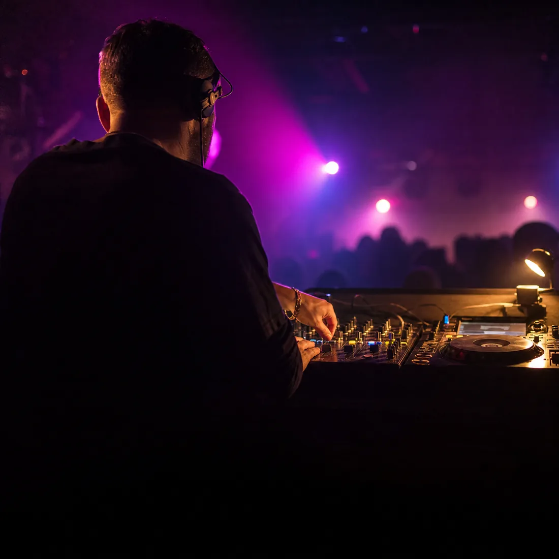 DJ